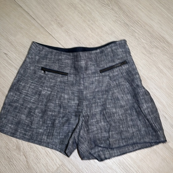 Ann Taylor Gray Linen Shorts - Classic Summer Style, SIze 00 - Picture 3 of 10